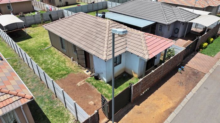 House for Sale in Sky City: 3 beds, prepaid electricity, fibre internet, secure living.