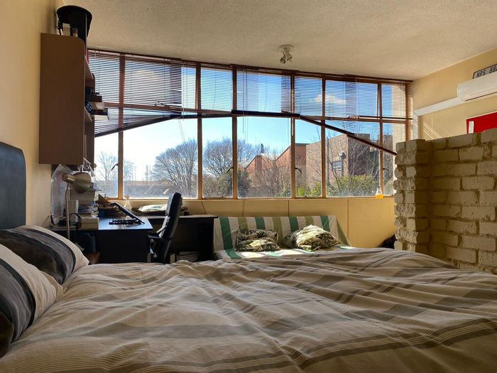 Die Bult House For Sale: Close to NWU, prepaid electricity, rental income opportunity.