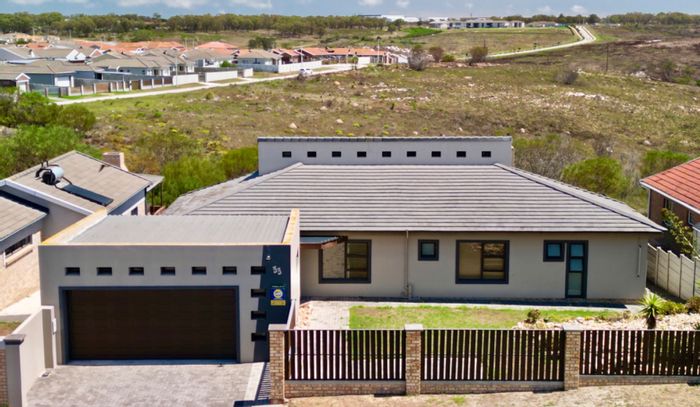 For Sale: House in Parsons Ridge with 3 beds, double garage, and entertainment area.