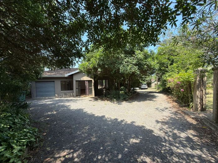 House to Rent in Mount Moreland: 3 bedrooms, spacious living, pet-friendly, ample parking.