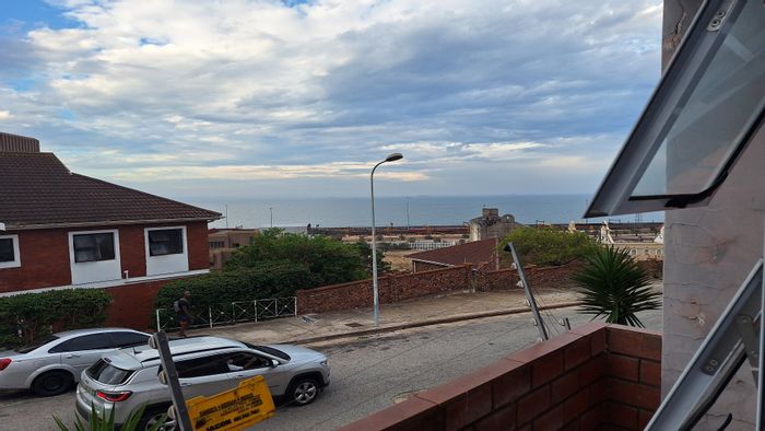 Richmond Hill Apartment For Sale: 1 bedroom, secure parking, balcony with braai.