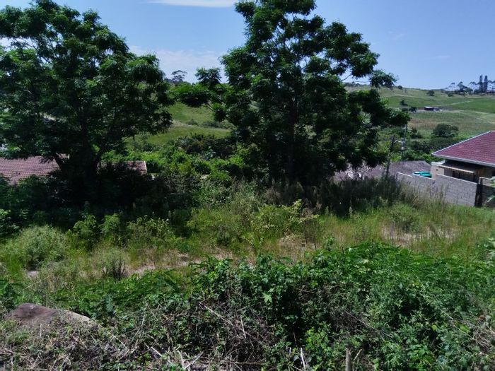 Vacant Land Residential in Gamalakhe, corner lot near amenities, 696 m². For Sale.