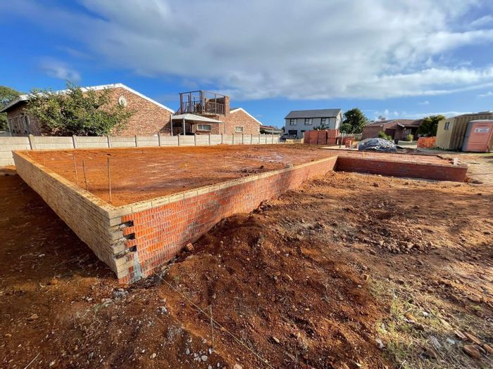 Noorsekloof House For Sale: 3 beds, 2 baths, near beach, low-maintenance.