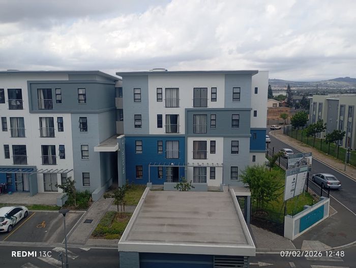 Glenhaven Apartment For Sale: Two bedrooms, heat pump, prepaid utilities, ideal investment.