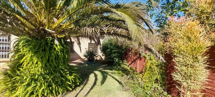 Wavecrest House For Sale: 4 beds, flatlet, spacious garden, near beaches.