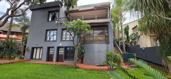 For Sale: Spacious 5-bedroom house in Meerhof with solar panels and jacuzzi.