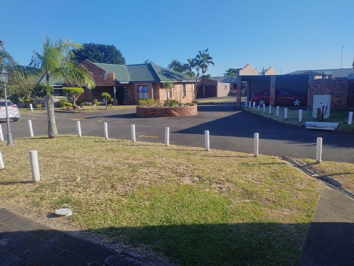 Townhouse for sale in Birdswood: 2 bedrooms, garage, private courtyard, secure complex.