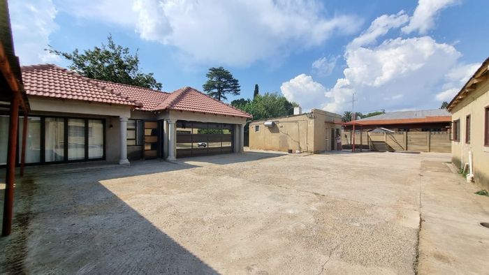 Duncanville House For Sale: 3 bedrooms, large yard, flatlet, double garage.