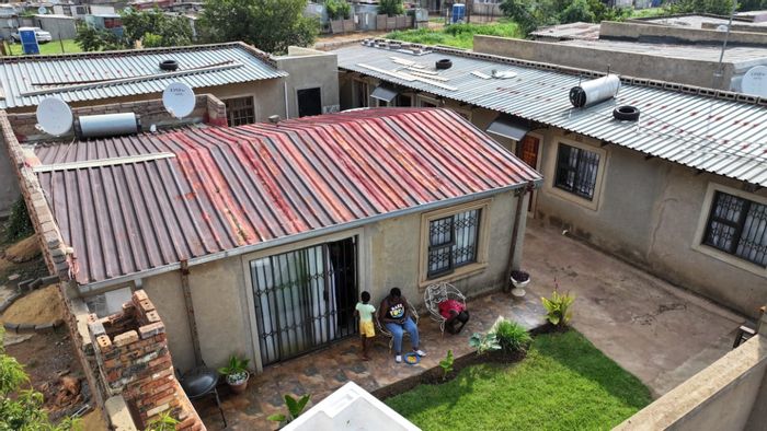 For Sale: House in Palm Ridge with garden, flatlets, and open-plan living.