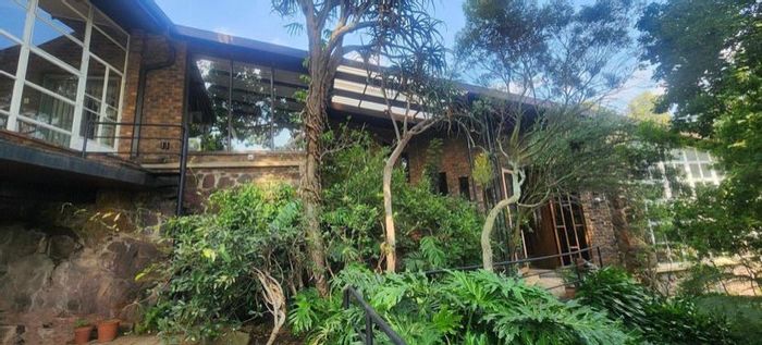 For Sale: 36-hectare farm in Zeekoewater AH with homes, workshop, and borehole.