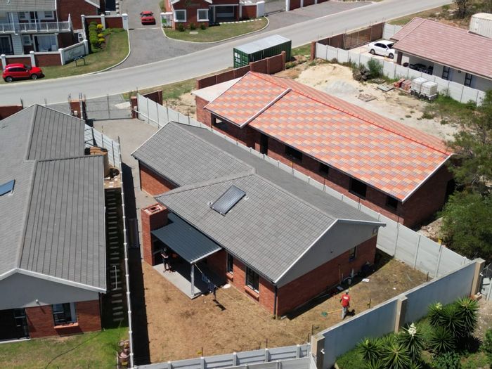 For Sale: House in Overbaakens with 3 bedrooms, double garage, and private garden.