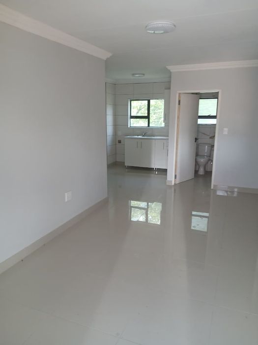 To Rent: Apartment in Illiondale with open-plan kitchen and secured access.