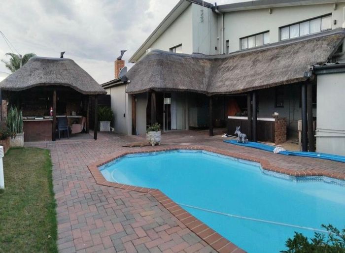 For Sale: Spacious 4-Bedroom House in Bothasrus with Pool, Garden, and Solar System.