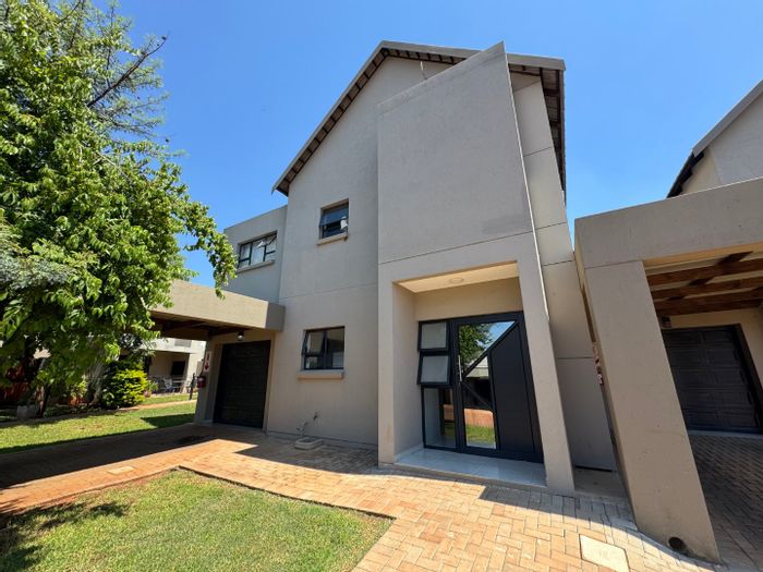 Leloko Lifestyle & Eco Estate: 3-bed townhouse with pool, braai area, and garage. For Sale.