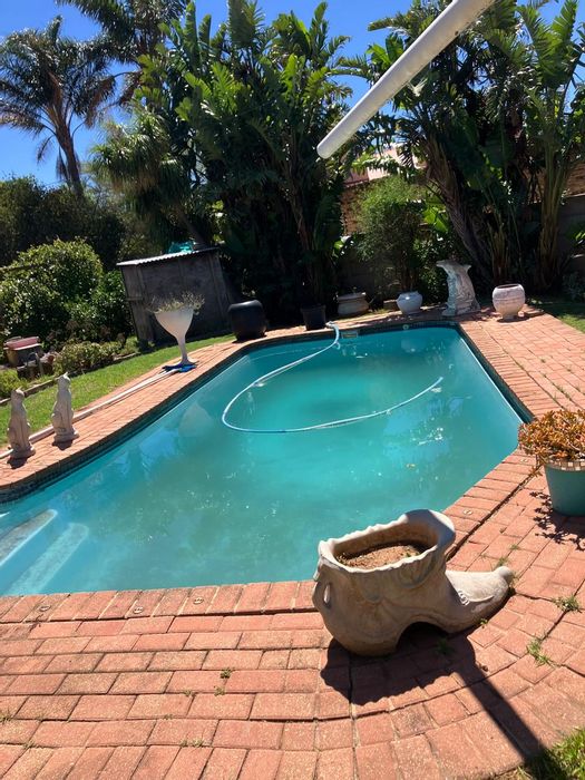 To Rent: Apartment in Bothasrus with pool, braai area, and pre-paid electricity.