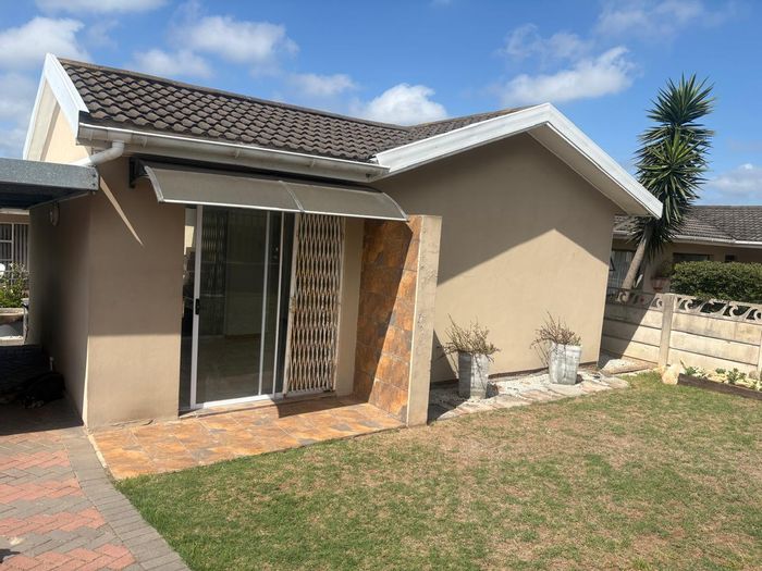 To Rent: House in Van Der Stel with open-plan living, braai area, and carport.