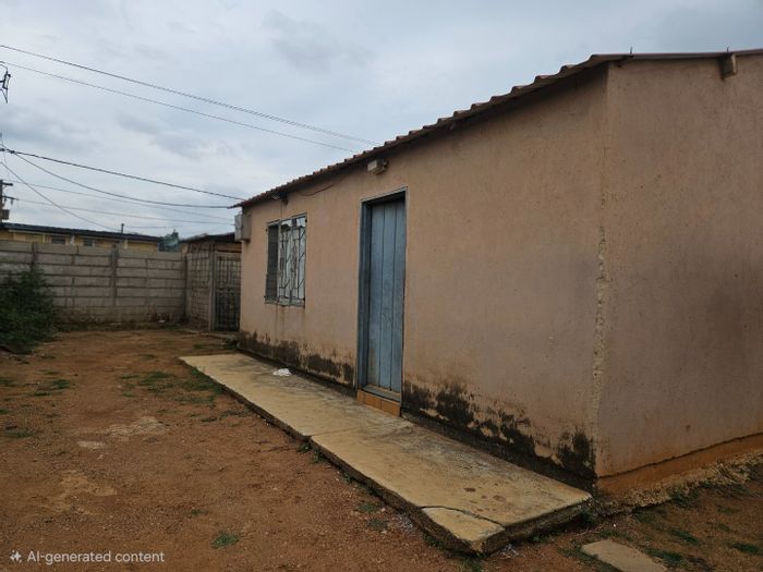 2 Bedroom house for sale in Etwatwa with open plan kitchen and outside toilet.