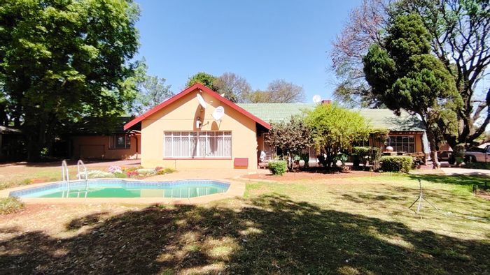 Farm in Risiville For Sale: 4 bedrooms, borehole, second house, ample storage.