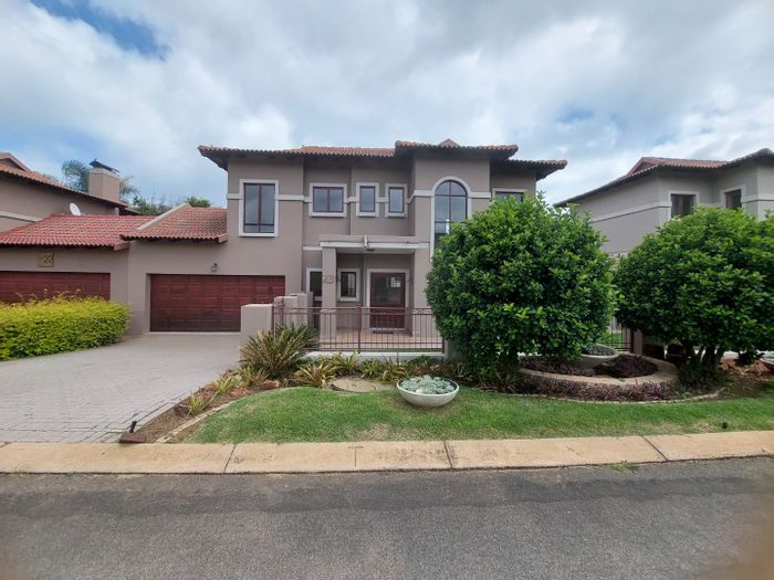 For Sale: House in Xanadu with 3 bedrooms, double garage, and secure estate.