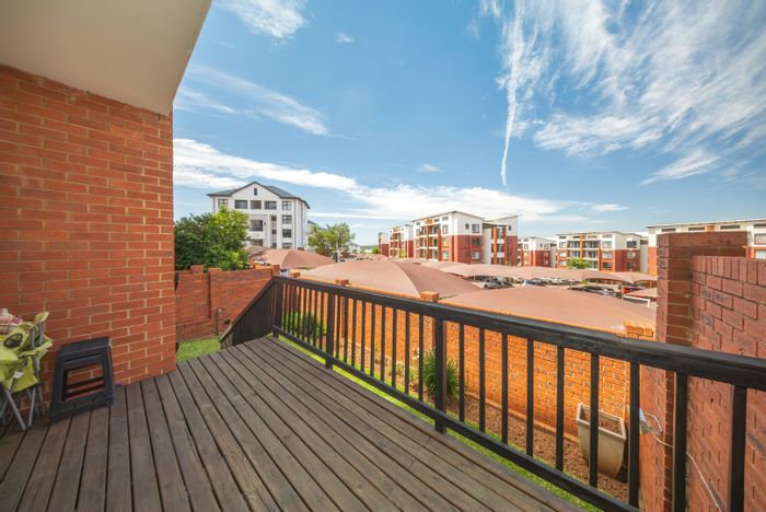 For Sale: Townhouse in Greenstone Hill with pool, gym, and 24-hour security.