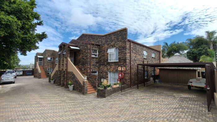 For Sale: 2-Bedroom Apartment in Roodekrans with Pool, Patio, and Secure Access.