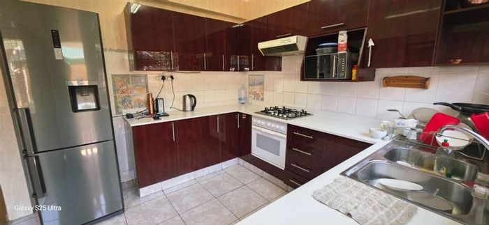 For Sale: Spacious 3-bedroom townhouse in Benoni Central with garage and scullery.