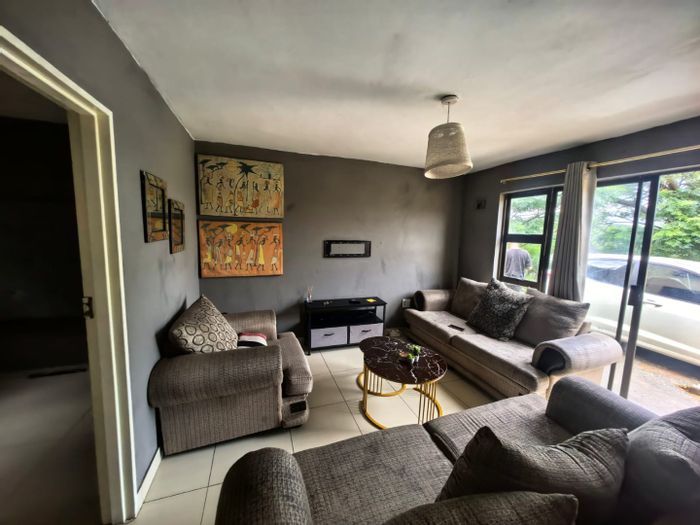 Bonela Apartment To Rent: 3 Bedrooms, garden space, close to amenities.