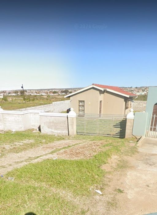 Kwadwesi House For Sale: 2 Bedrooms, secure, near amenities, spacious erf.