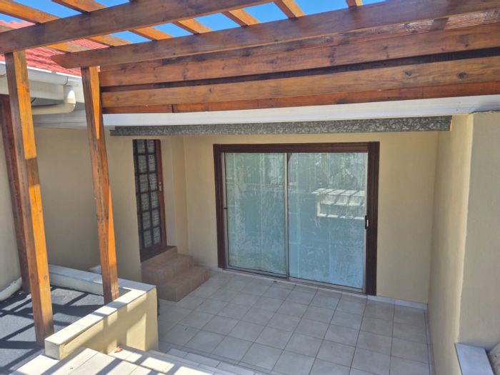 Brighton Beach House To Rent: 1 Bedroom, parking, close to amenities.