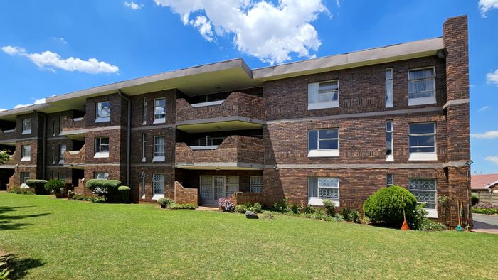 Three Rivers Proper Apartment For Sale: 3 beds, 2 baths, private balcony, garage.