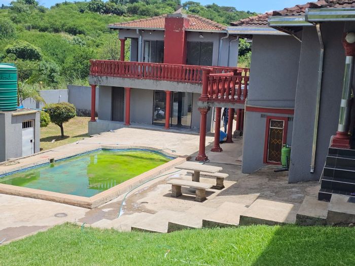 For Sale: House in Louis Trichardt Central with pool, double-storey, and rental potential.