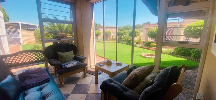 For Sale: Arcon Park Townhouse with 3 bedrooms, double garage, and garden lapa.