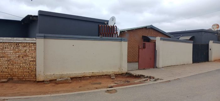 For Sale: House in Cosmo City with 8 bedrooms, solar power, and rental income.