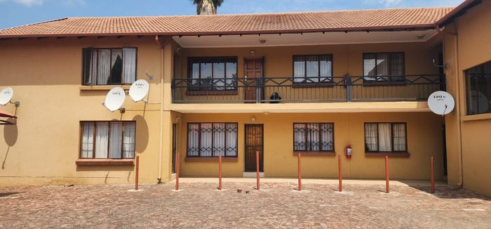 2 Bedroom Apartment To Rent in Brits Central with Aircon and Pre-Paid Utilities.