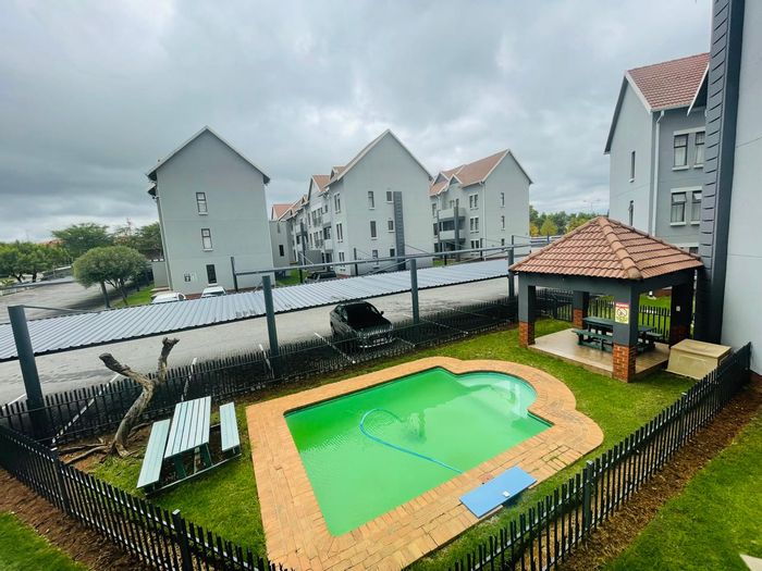 For Sale: Apartment in Summerfields Estate with 24-hour security and convenient amenities.