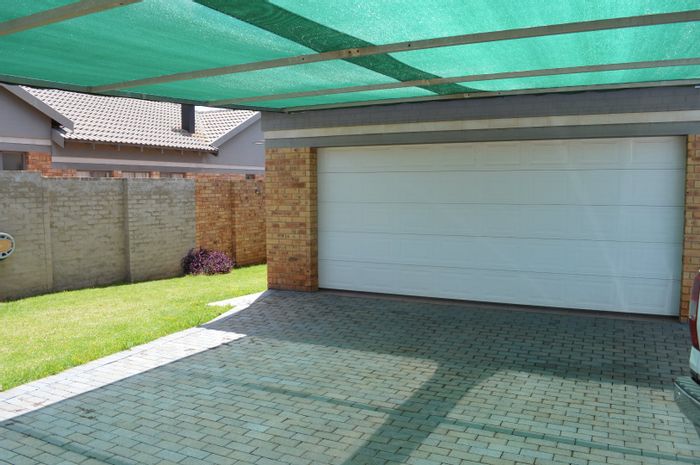 For Sale: Doringkruin Townhouse with 3 Bedrooms, Double Garage, Private Patio.