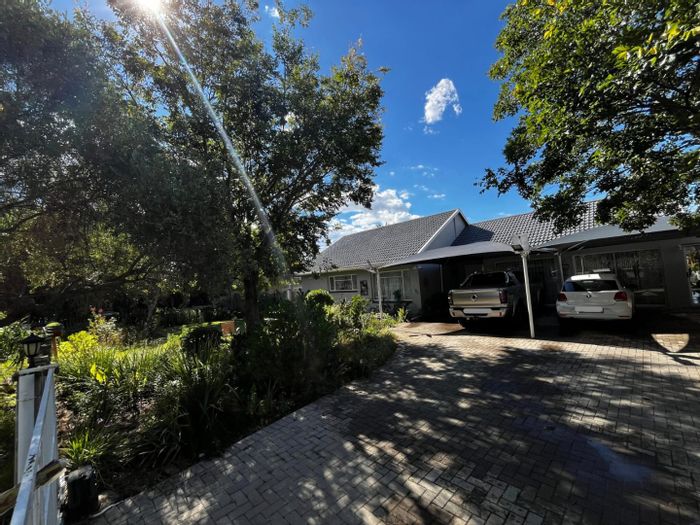 La Hoff House For Sale: 3 Bedrooms, flexible space, security, solar features, garden.