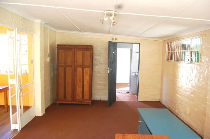 Pet-friendly apartment in Winterskloof with garden, water, and WiFi included. To Rent.