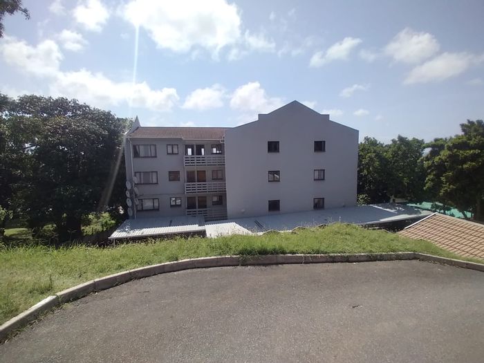 2 Bedroom Apartment To Rent in Grosvenor, near shops and public transport.