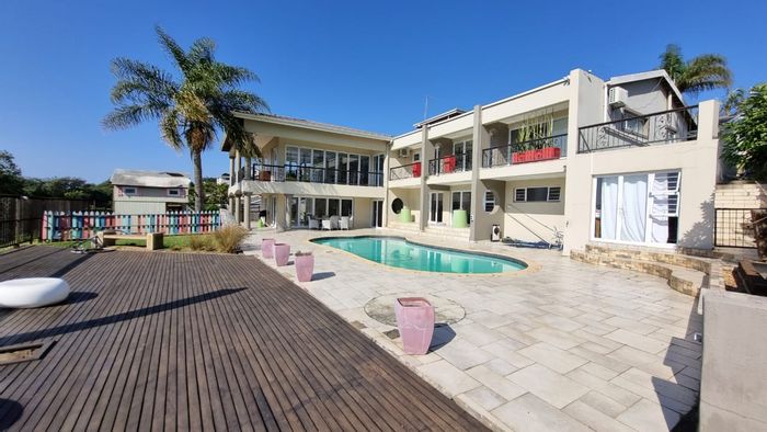 La Lucia Ridge House To Rent: 5 beds, pool, entertainment areas, security included.
