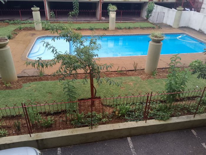 Kensington B Apartment For Sale: 2 beds, secure complex, pool access, great investment.