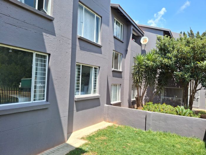 Affordable 2-bedroom apartment in Primrose, near schools and shopping. For Sale.
