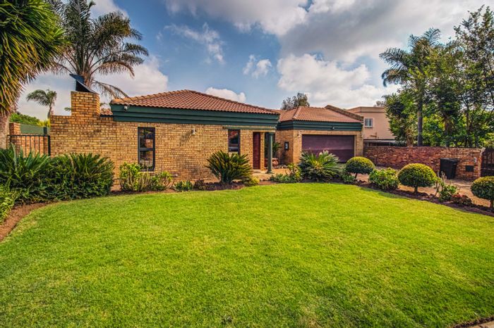 For Sale: Pomona House with 4 bedrooms, garden, braai area, and double garage.