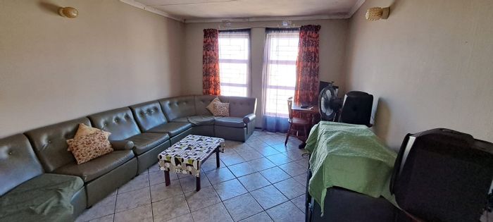 Property #2230569, House for sale in Strandfontein Village