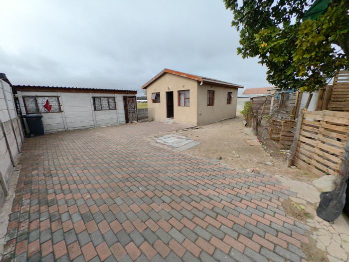 For Sale: Charming 3-Bedroom House in Kleinvlei with Bonus Flatlet & Spacious Yard!