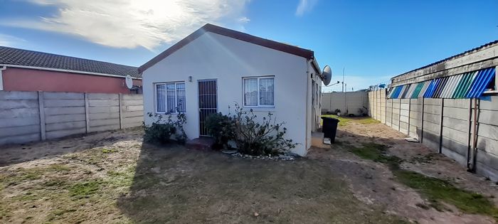 Montana Gem: 2-Bed House with Spacious Yard, Close to Amenities - For Sale