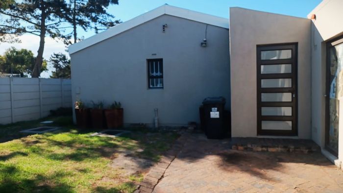 Pinelands House For Sale: 3 bedrooms, secure yard, braai room, near schools.