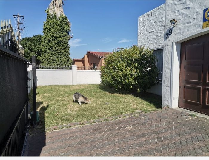 House for Sale in Ravensmead: 3 Bedrooms, garage, entertainment area, close to amenities.