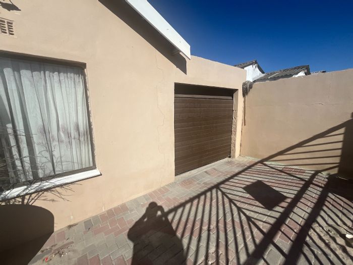 Stylish Tafelsig House For Sale: 2 Bedrooms, Fully Tiled, Ample Parking, Move-In Ready!