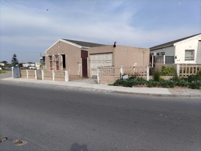 Strandfontein Village House For Sale: Prime Location with Business Rights, Garage, and More!